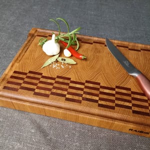 Gaišs ozolkoka gala škiedru virtuves dēlītis “Gaišais” 34×23 cm