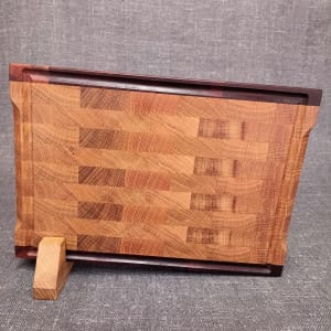 Ozola gala šķiedru dēlis ar sarkankoka malām, M izmērs 33×22 cm