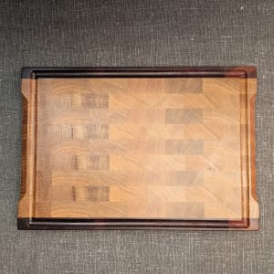 Ozola gala šķiedru dēlis ar sarkankoka malām, M izmērs 33×22 cm