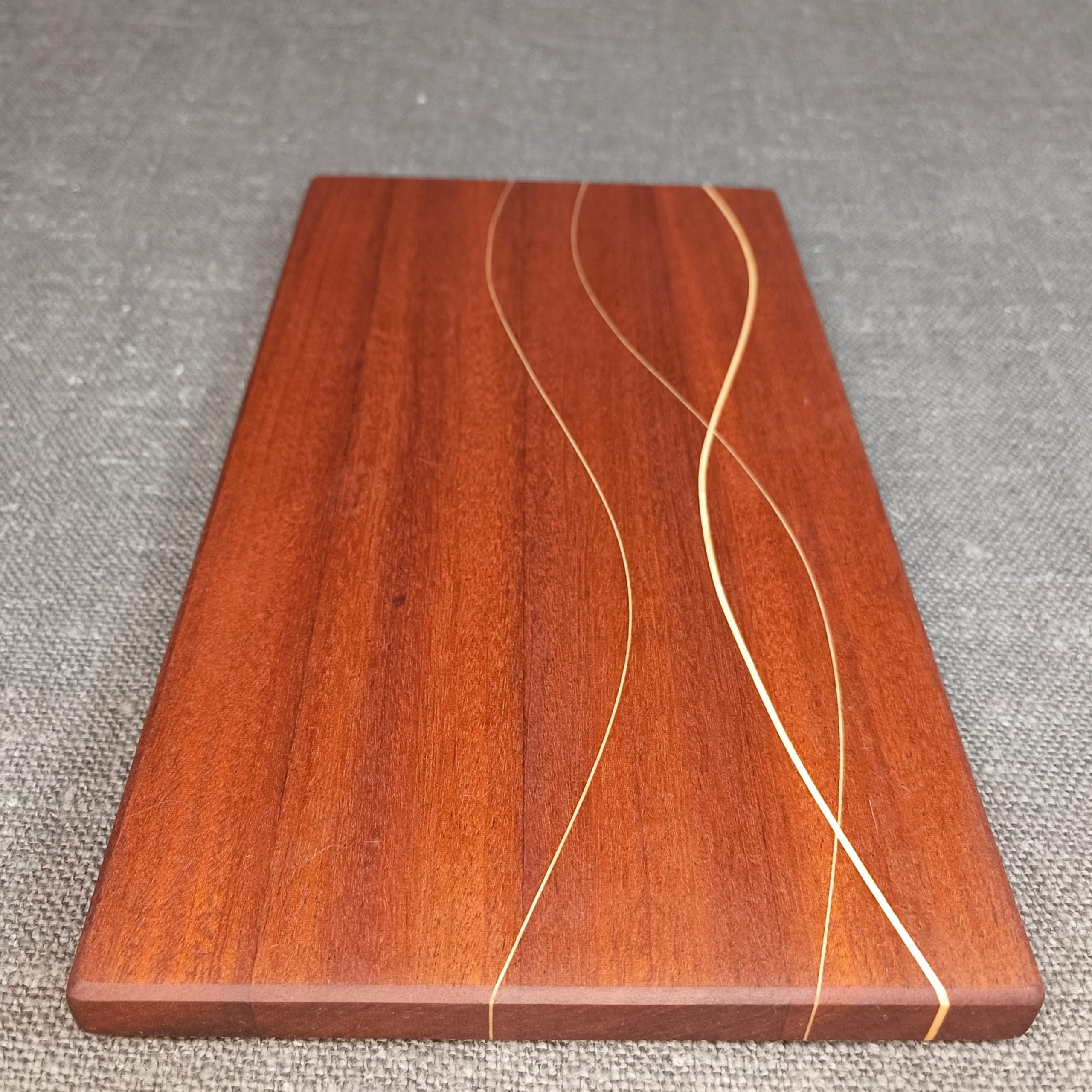 Sarkankoka dēlītis "Upītes" 32x17 cm - Image 3