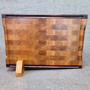 Liels divpusējs ozolkoka gala šķiedru dēlis ar sarkankoka malām 40x27cm